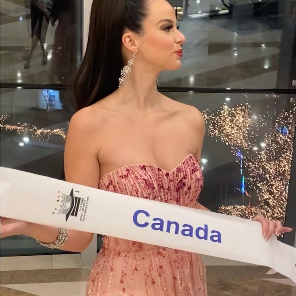 Beautiful Dress - Picture 3 of 3